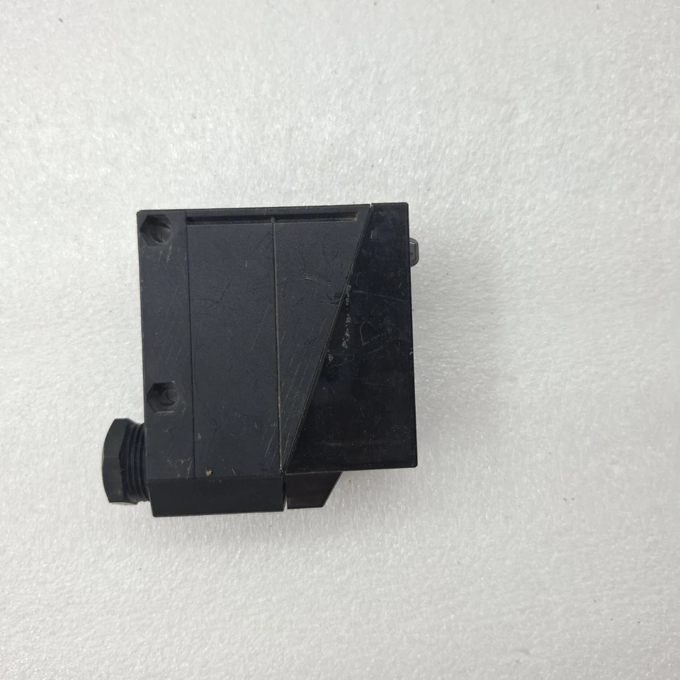 OMRON E3JM-R4M4-G SENSOR (USED CONDITION) E3JMR4M4G